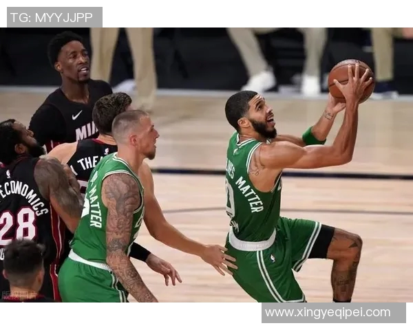 波尔津吉斯半场表现平平：8分5板1助、正负值-11